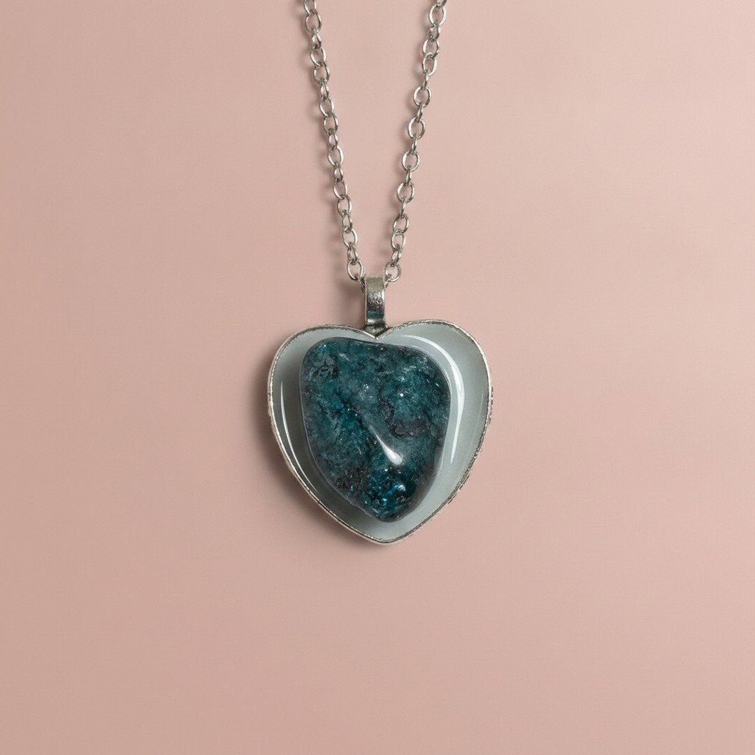 HEART SHAPED RAINBOW QUARTZ Necklace (BLUE-GREEN)